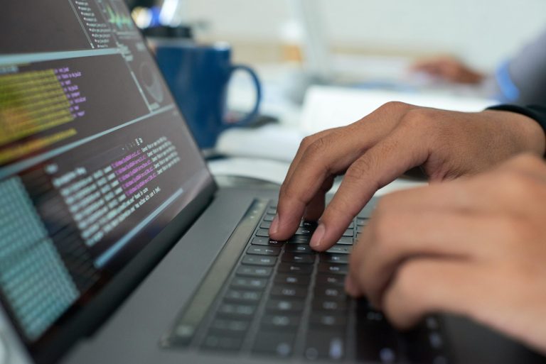 Desenvolvimento de softwares: por que automatizar testes?